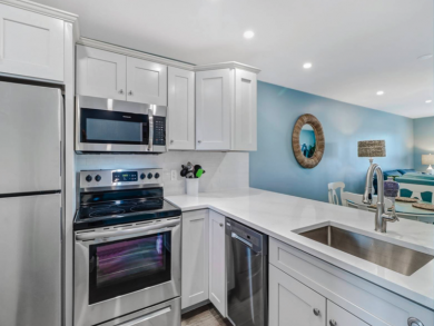 Gulf Front 2 Bedroom Vacation Condo Sleeps 6 Guests